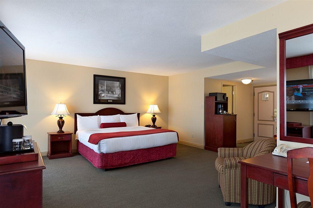 The Royal Anne Hotel Kelowna Zewnętrze zdjęcie