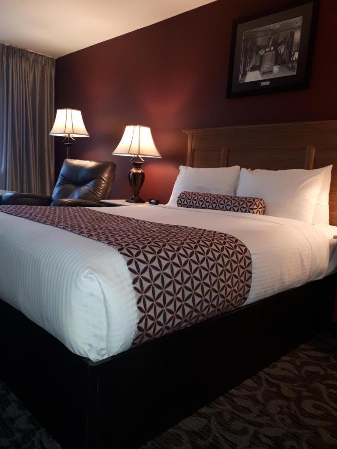 The Royal Anne Hotel Kelowna Zewnętrze zdjęcie