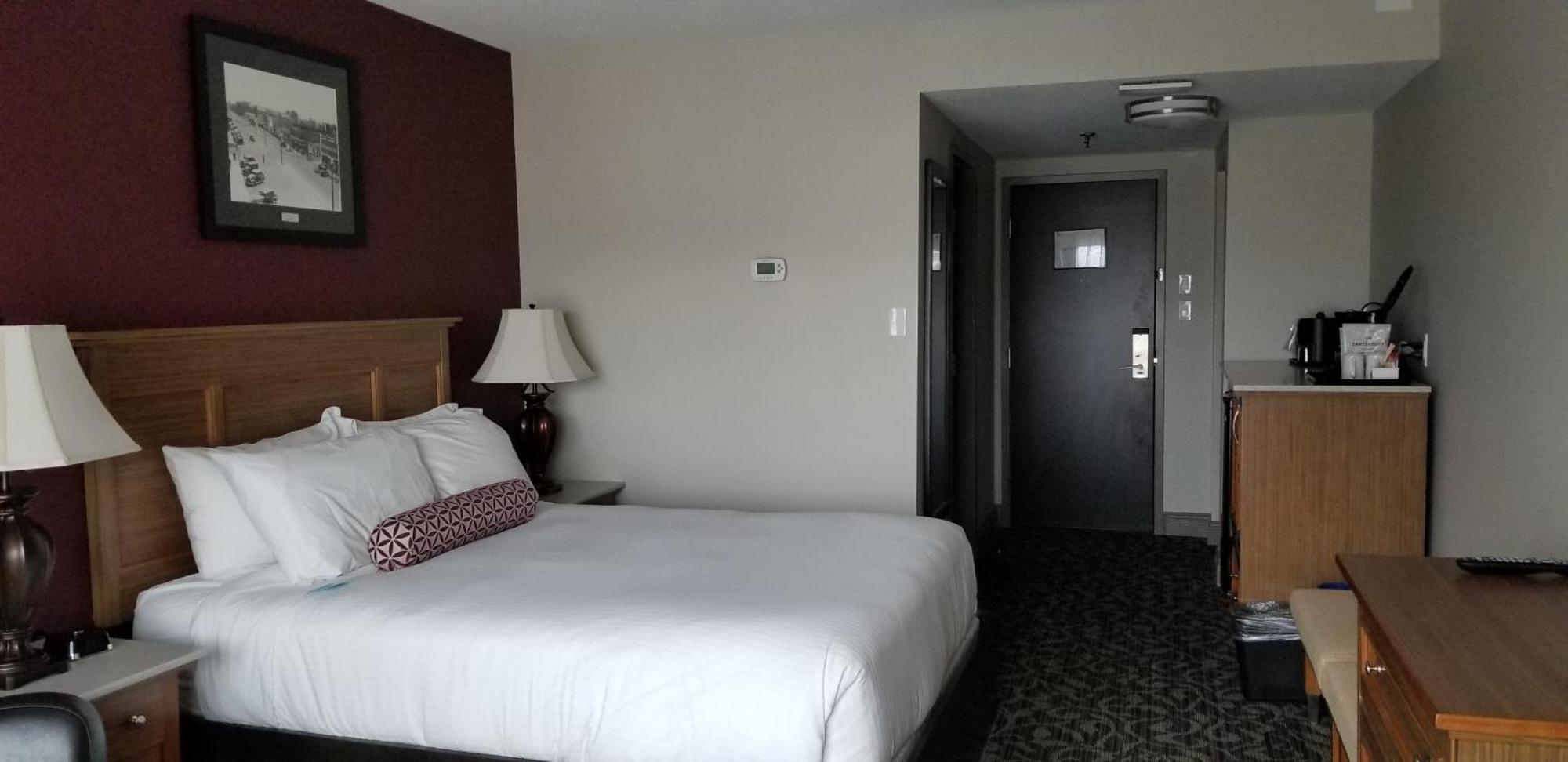 The Royal Anne Hotel Kelowna Zewnętrze zdjęcie