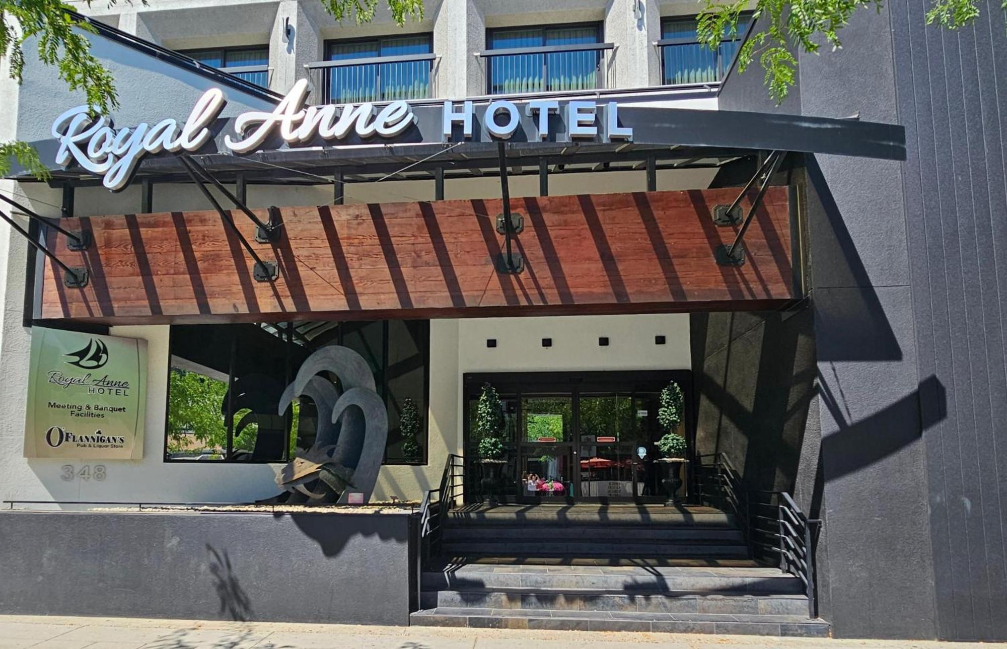 The Royal Anne Hotel Kelowna Zewnętrze zdjęcie