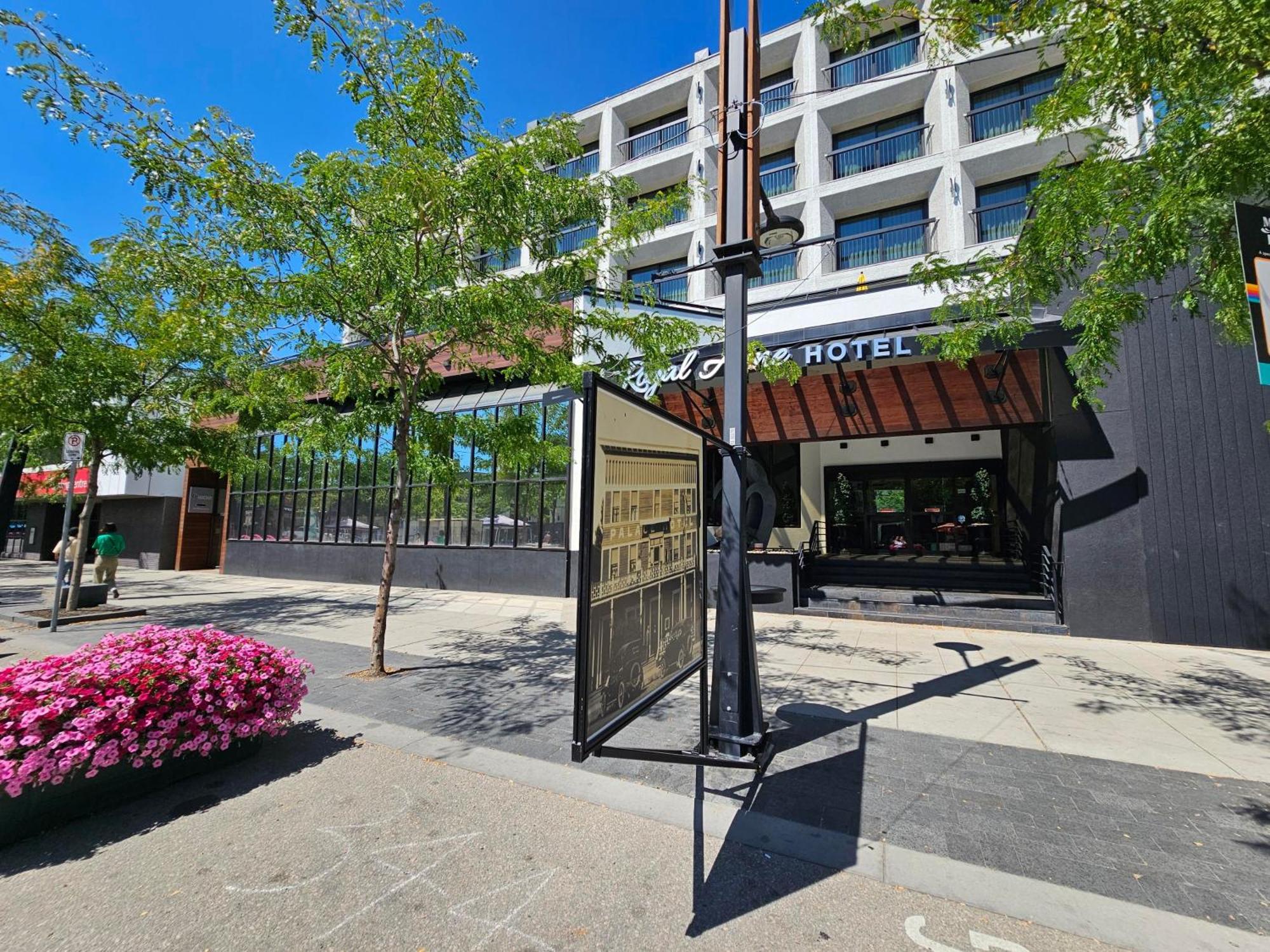 The Royal Anne Hotel Kelowna Zewnętrze zdjęcie