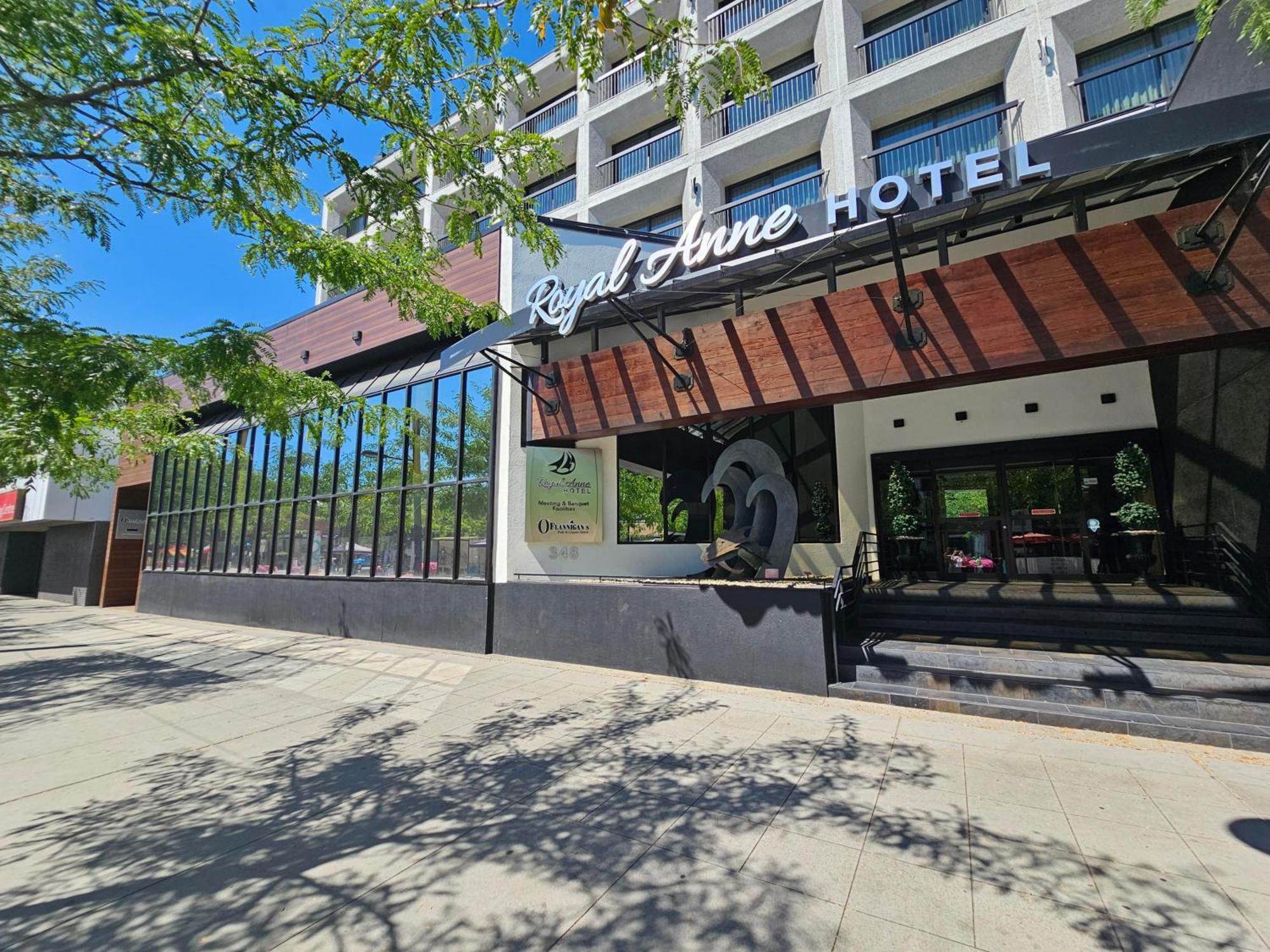 The Royal Anne Hotel Kelowna Zewnętrze zdjęcie