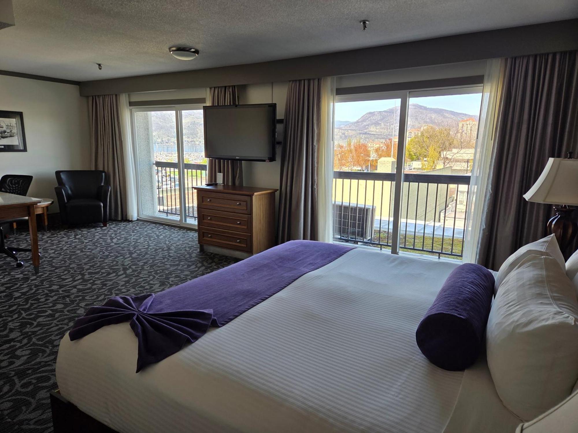 The Royal Anne Hotel Kelowna Zewnętrze zdjęcie