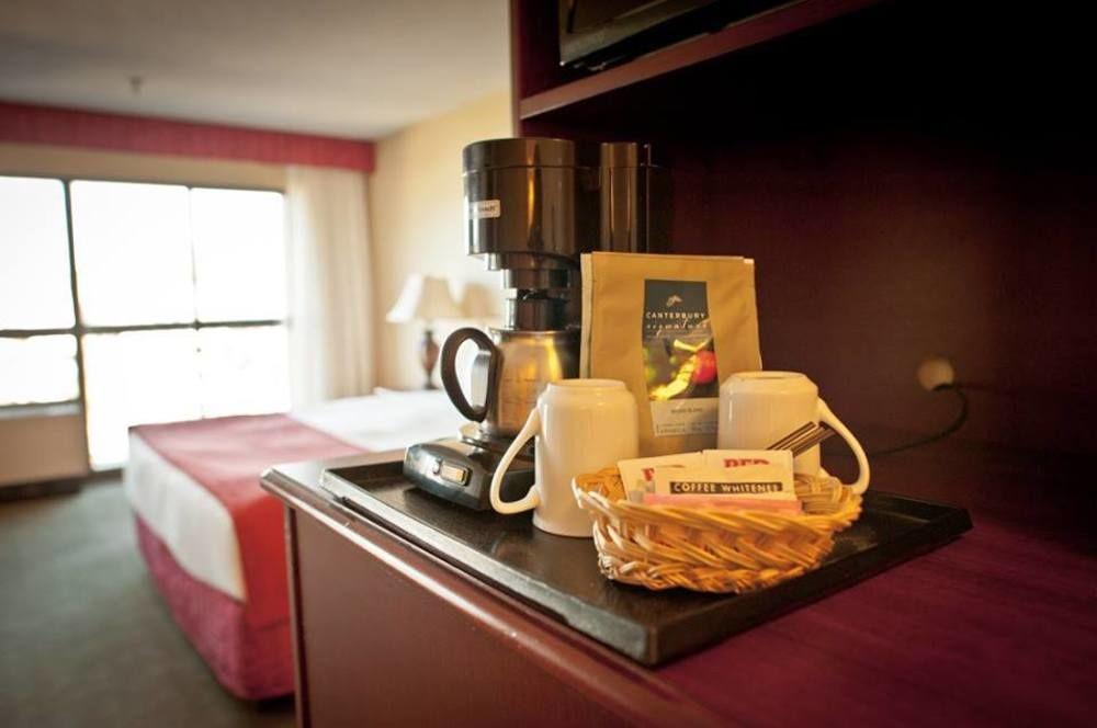 The Royal Anne Hotel Kelowna Zewnętrze zdjęcie