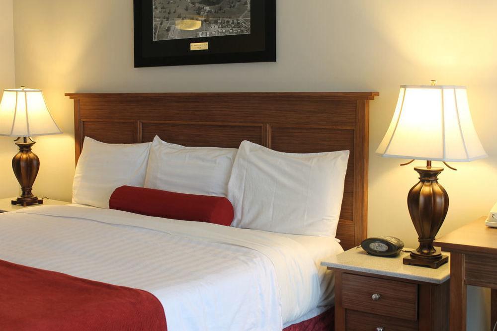 The Royal Anne Hotel Kelowna Zewnętrze zdjęcie