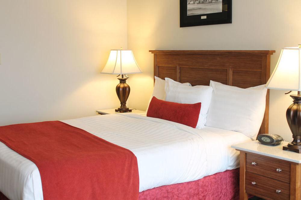 The Royal Anne Hotel Kelowna Zewnętrze zdjęcie