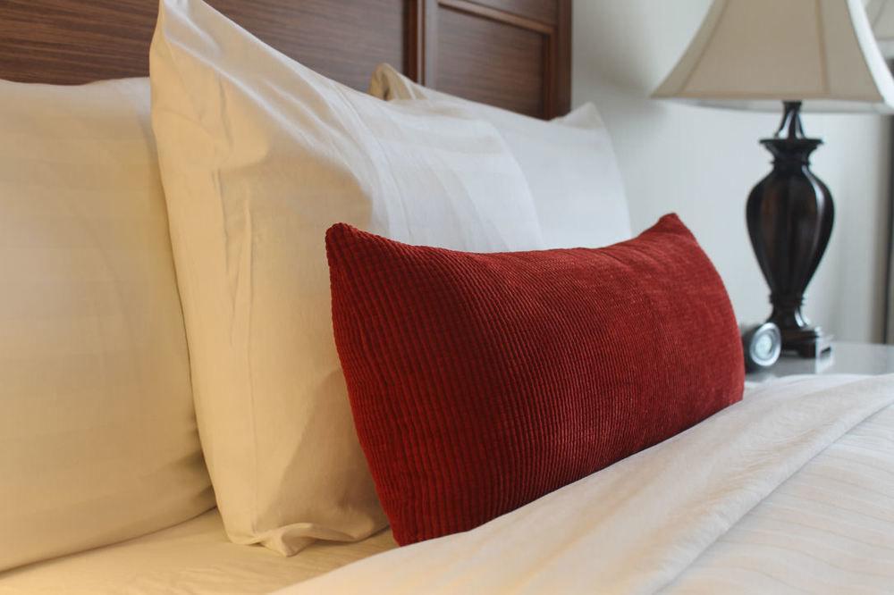 The Royal Anne Hotel Kelowna Zewnętrze zdjęcie