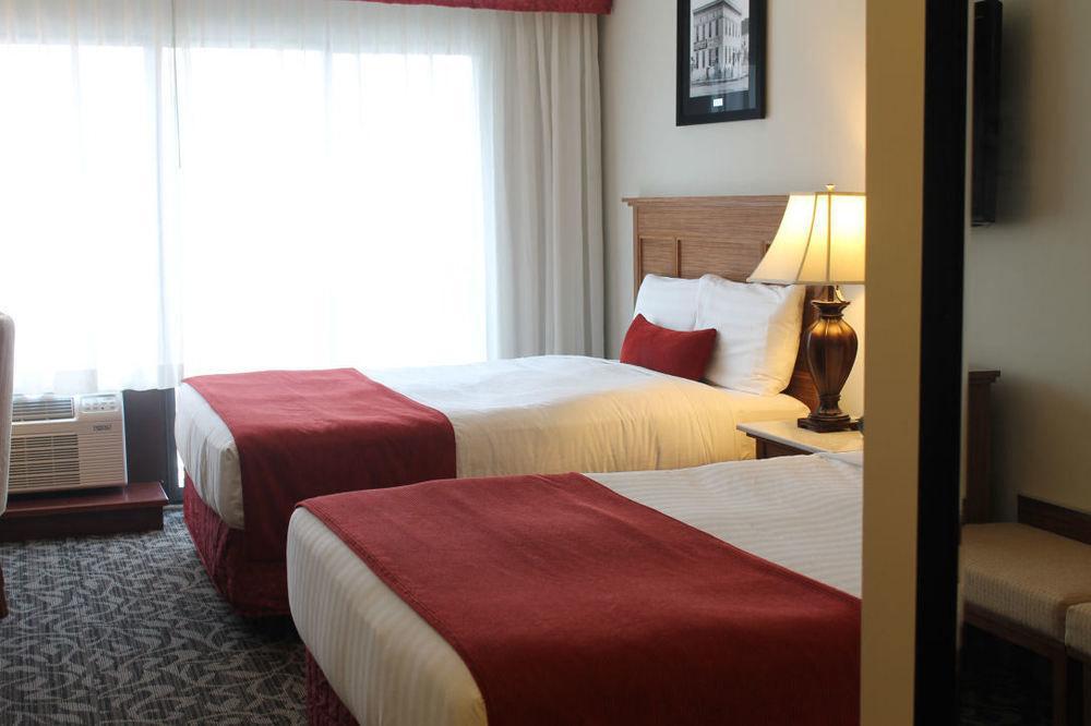 The Royal Anne Hotel Kelowna Zewnętrze zdjęcie