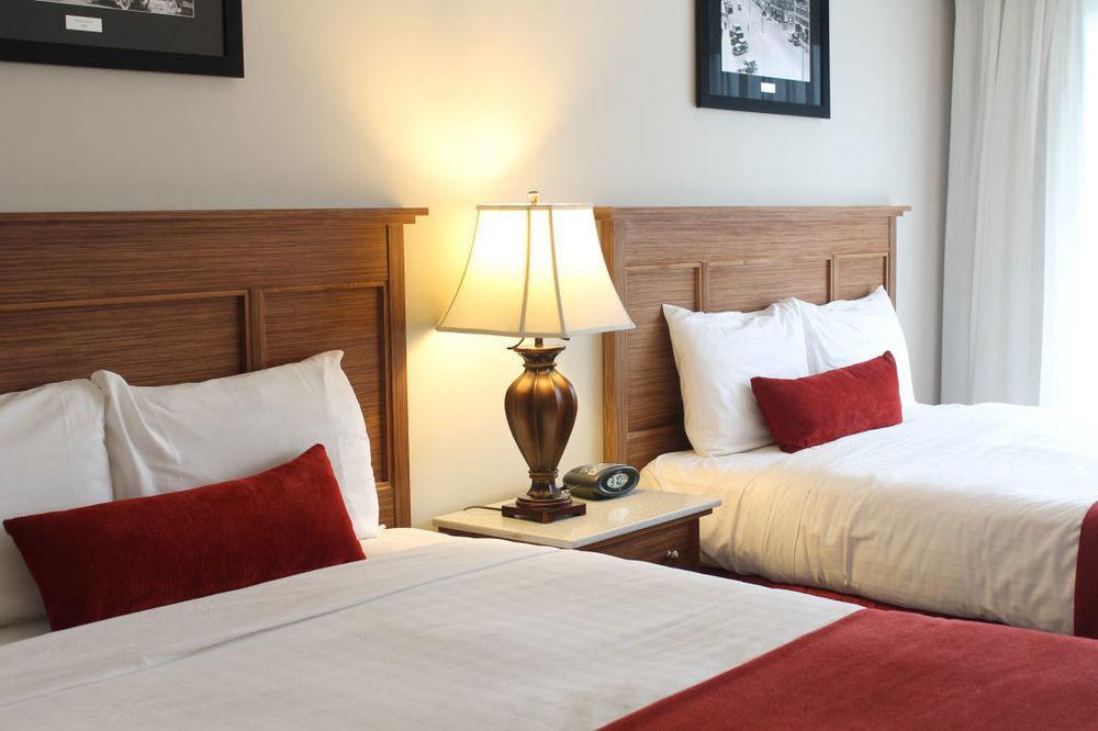 The Royal Anne Hotel Kelowna Zewnętrze zdjęcie