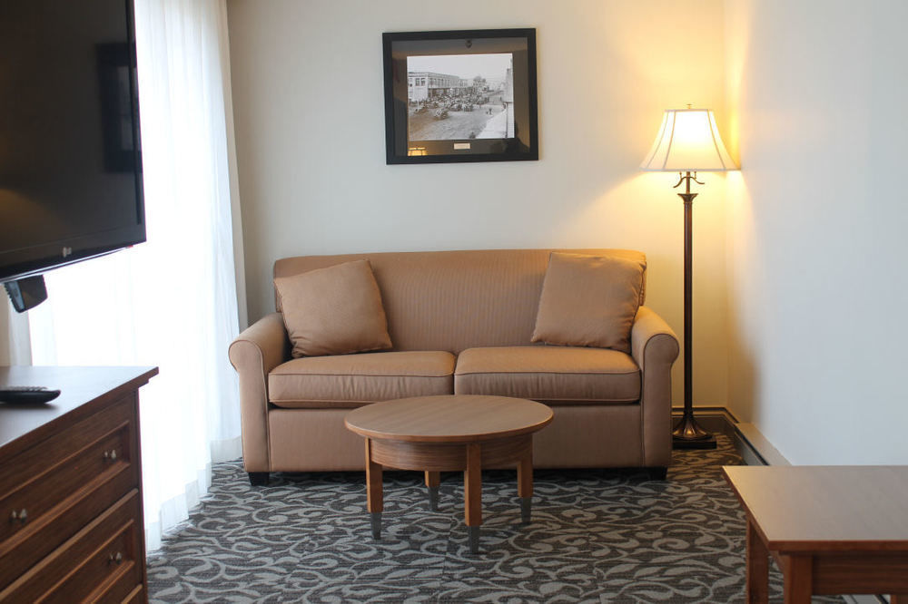 The Royal Anne Hotel Kelowna Zewnętrze zdjęcie