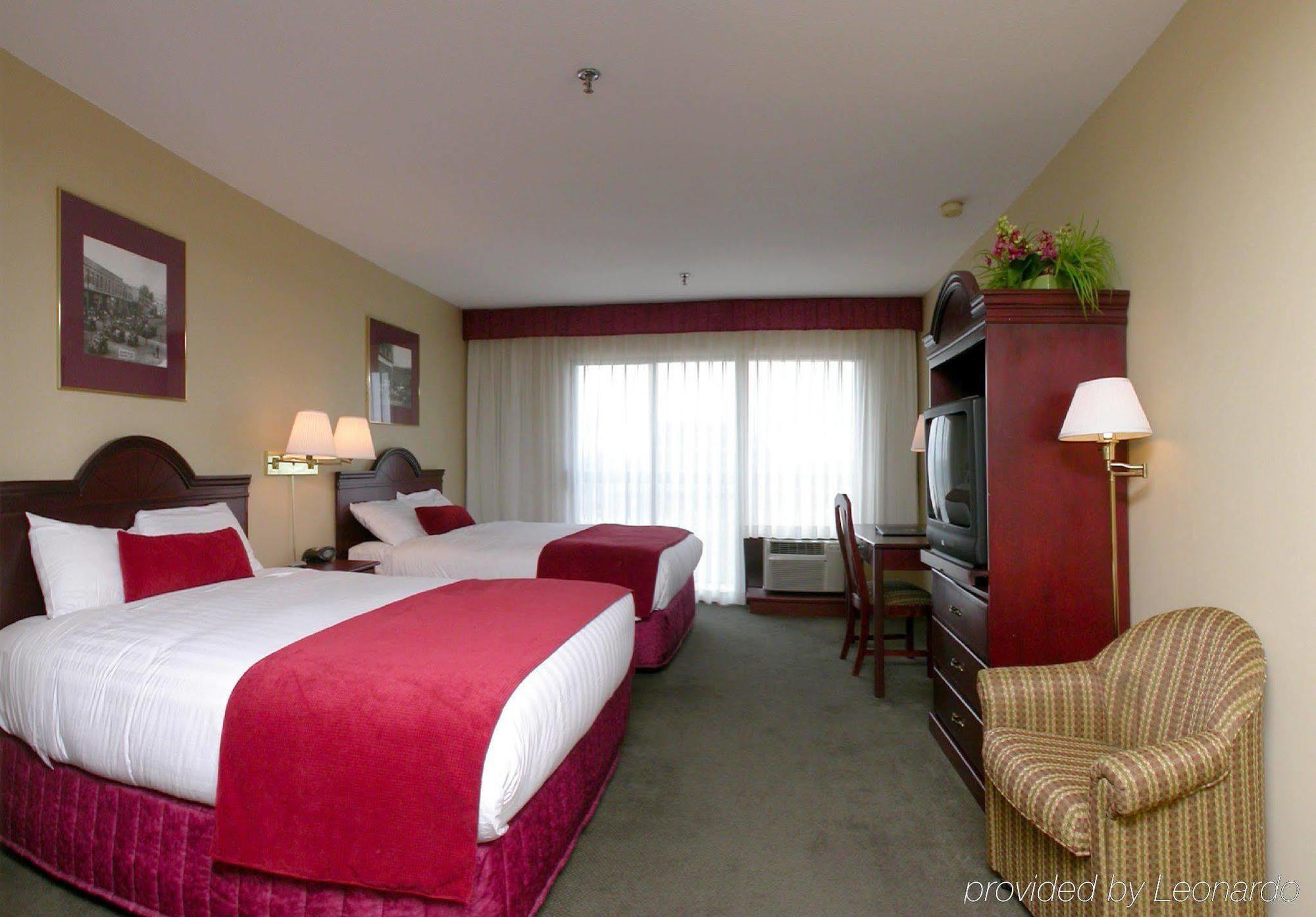 The Royal Anne Hotel Kelowna Zewnętrze zdjęcie