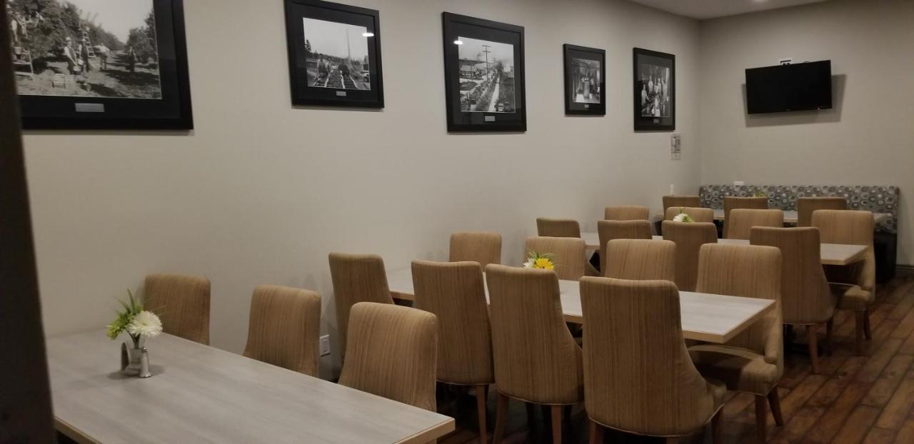 The Royal Anne Hotel Kelowna Zewnętrze zdjęcie